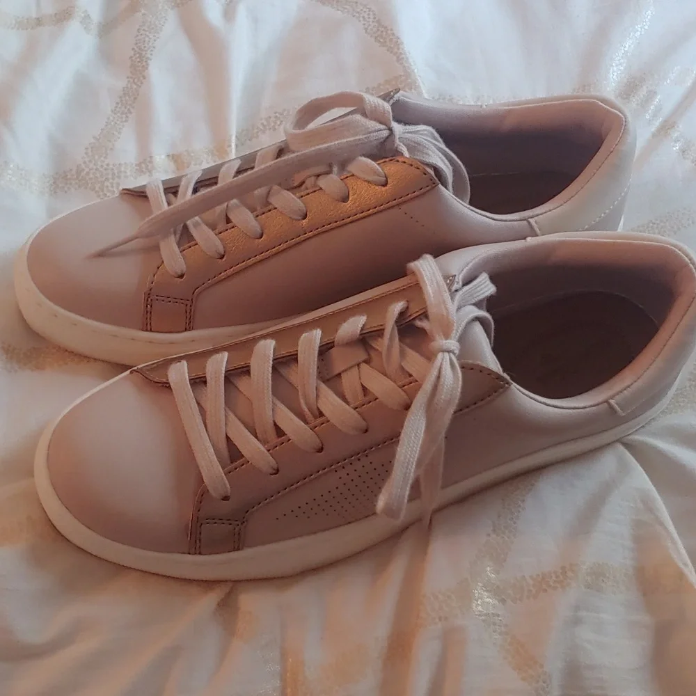 Sneakers - Picture 2 of 5